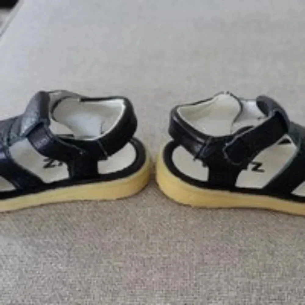 Black leather soft sole Sandals size 3